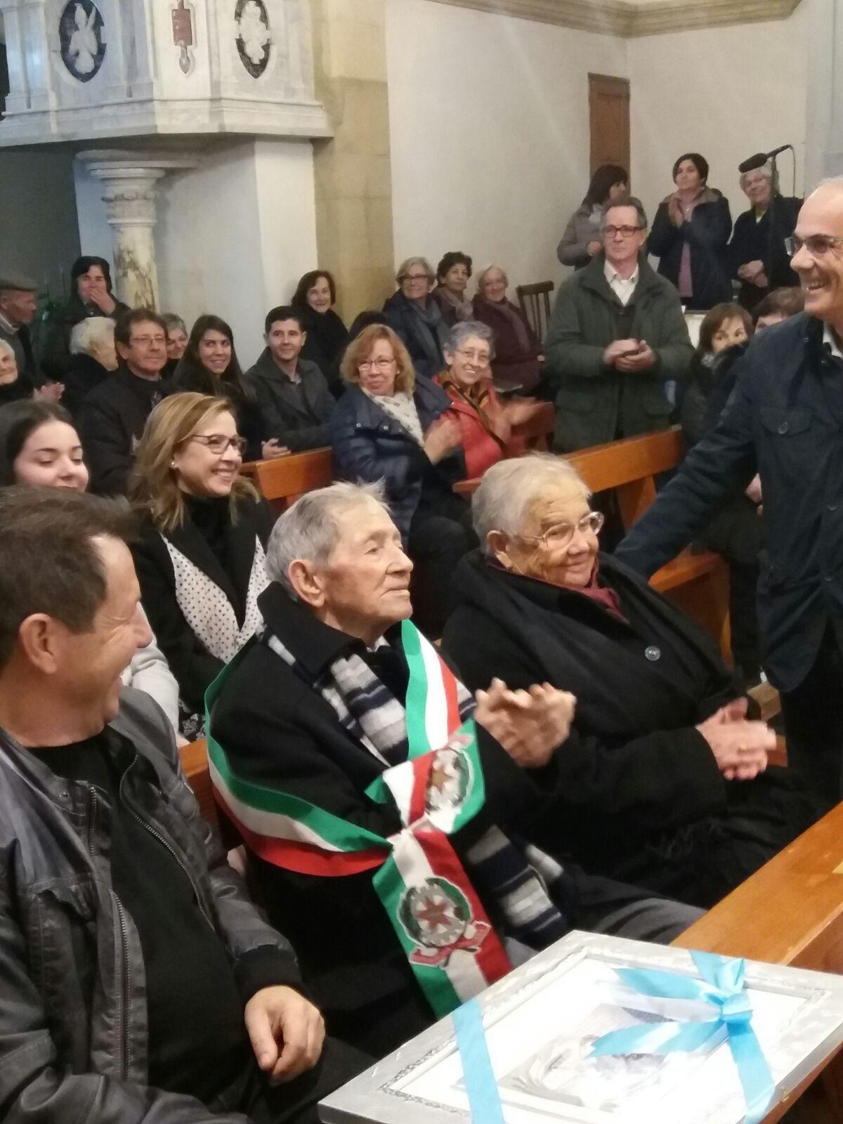 Tommaso Ullasci (al centro con la fascia tricolore)