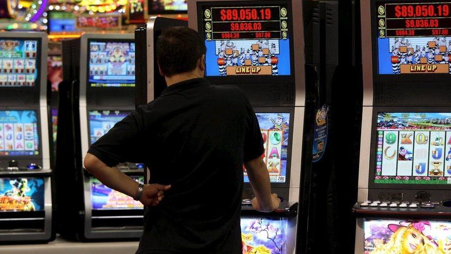 Tasse scontate ai locali che tolgono i videopoker