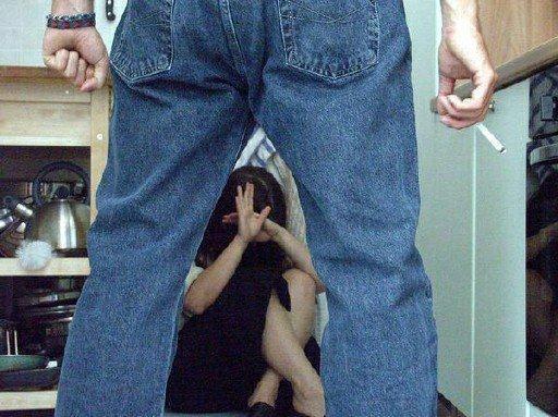 L'uomo è stato arrestato per maltrattamenti in famiglia (foto d'archivio)