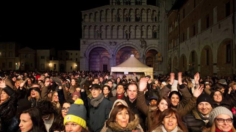 I festeggiamenti in piazza San Martino per il Capodanno 2016