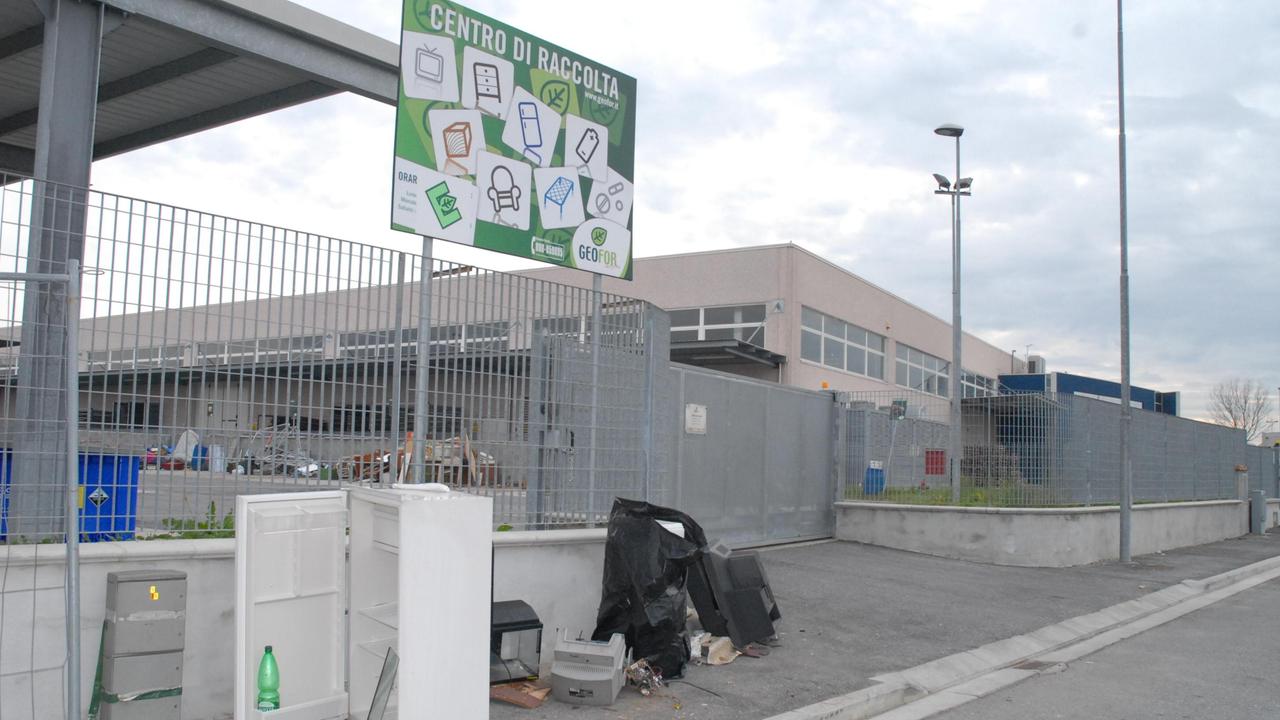 Un centro di raccolta rifiuti