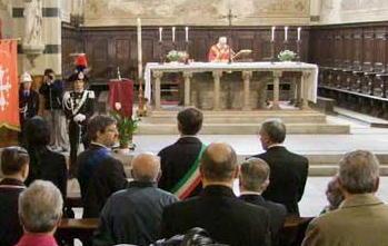 Malore in Duomo durante la Messa, paura per una donna