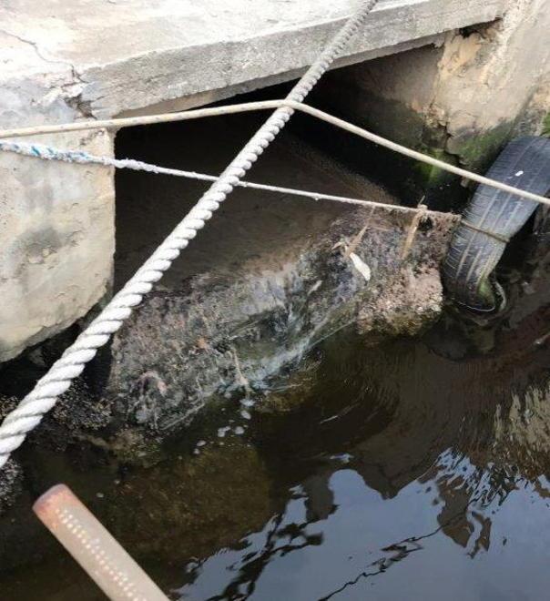 Burlamacca, lo scarico che allarma i cittadini è la fognatura bianca