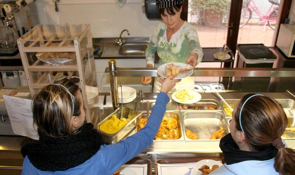 Furto al ristorante: rubano anche il vino