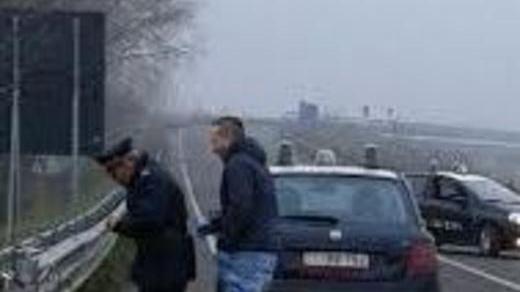 Tenta di estorcere soldi ai carabinieri e minaccia attentati