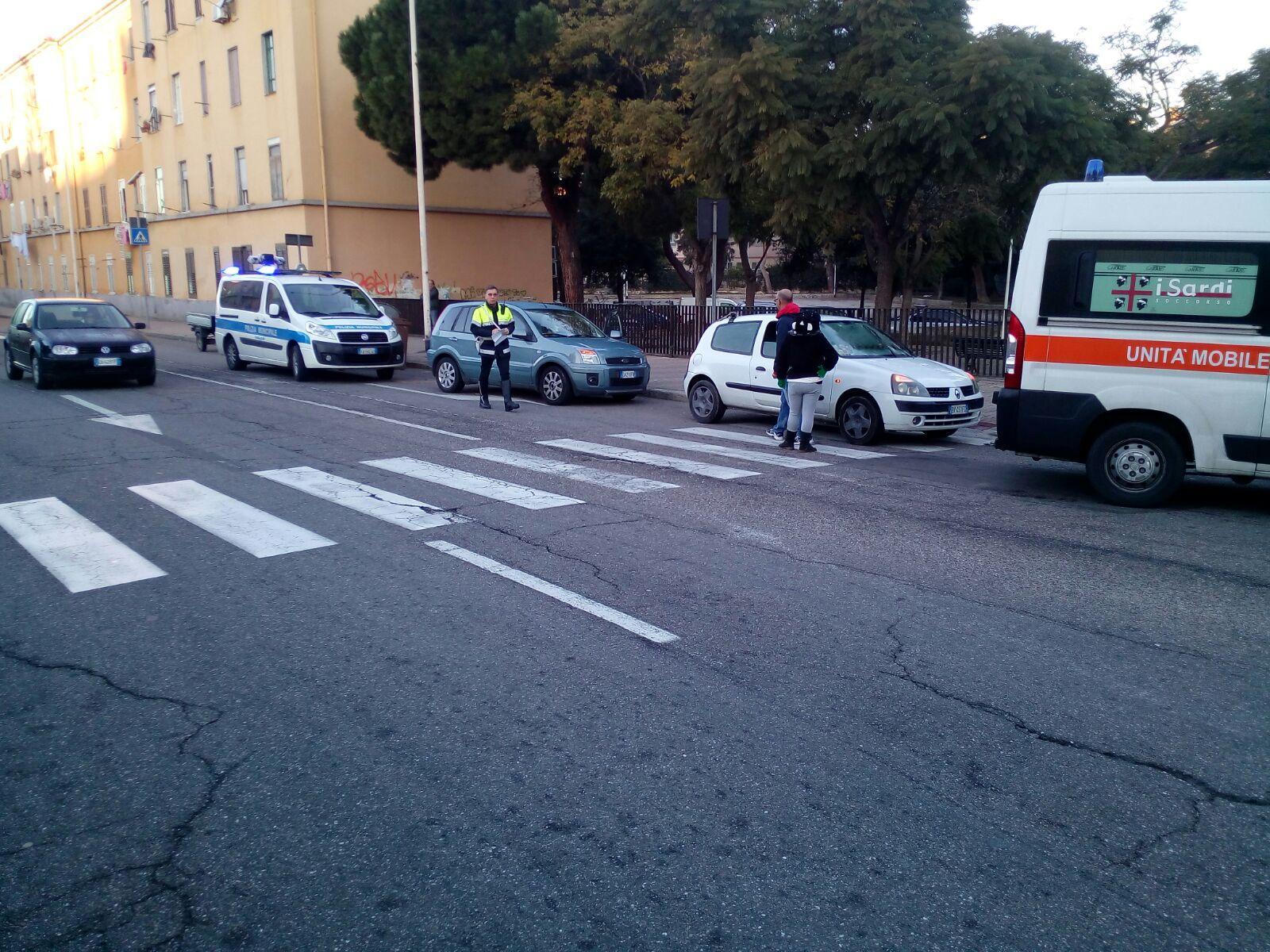 Cagliari, un altro pedone investito sulle strisce: donna all'ospedale