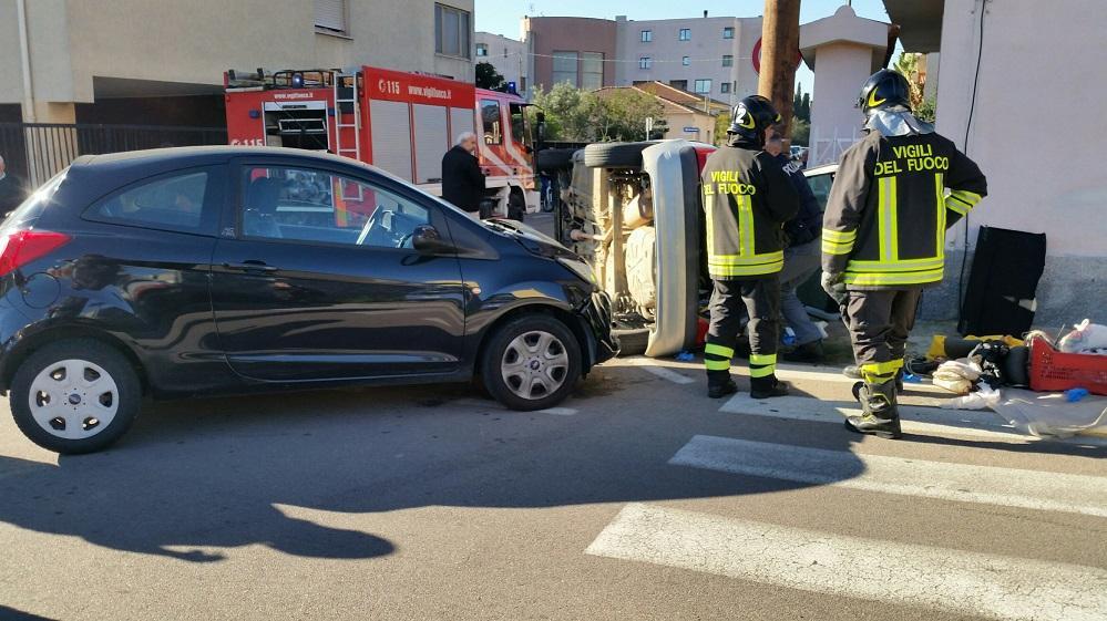 I vigili del fuoco sul luogo dell'incidente