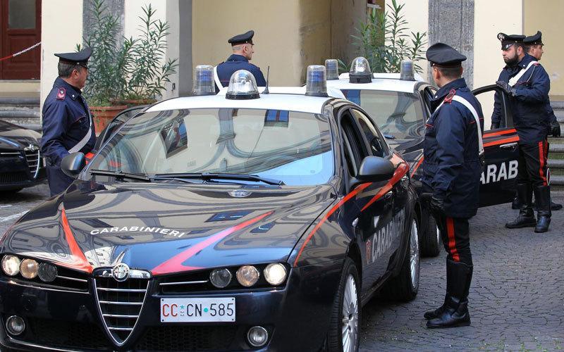 Lo caccia di casa il giorno di Natale, lui chiama i carabinieri