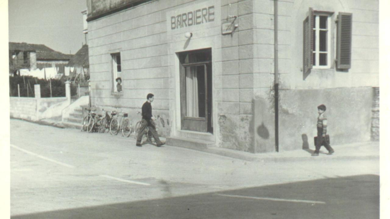 Una foto storica del negozio di Orentano