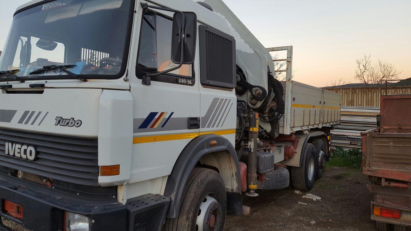 Armungia, gli agenti del corpo forestale "salvano" un camion dalle fiamme