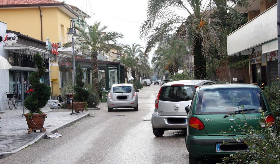 Stop alle auto, via Versilia diventa zona pedonale 