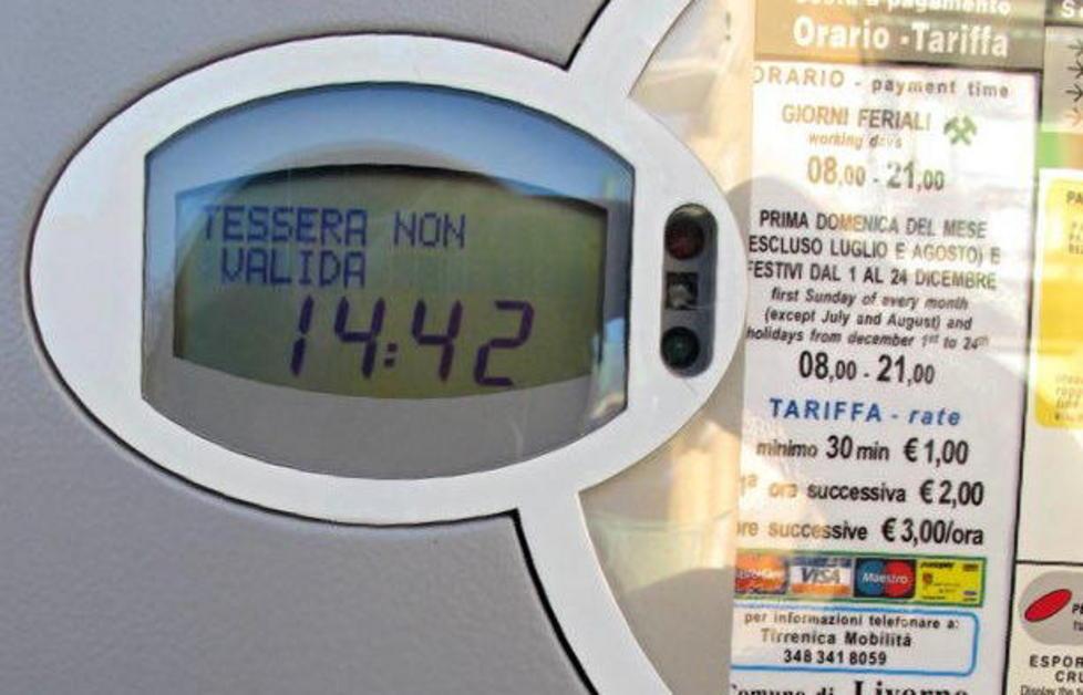Via Roma, disagio ai parchimetri: ancora impossibile pagare con le carte 
