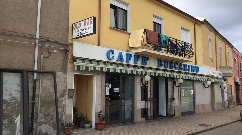 Ladri al Caffè Buscarinu rubano 150 euro delle slot 