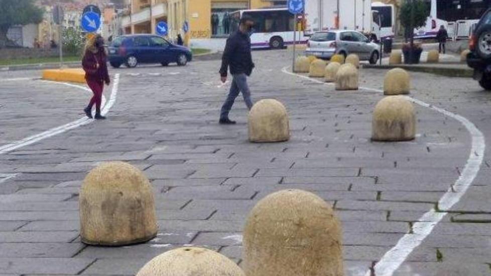 In corso Trinità slalom tra i panettoni