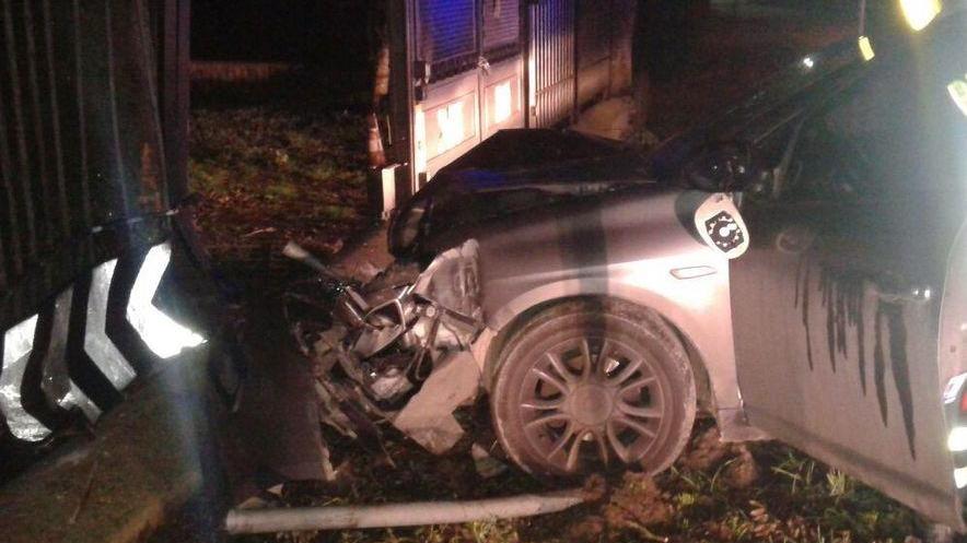Si schianta a 100 metri da casa: è gravissimo