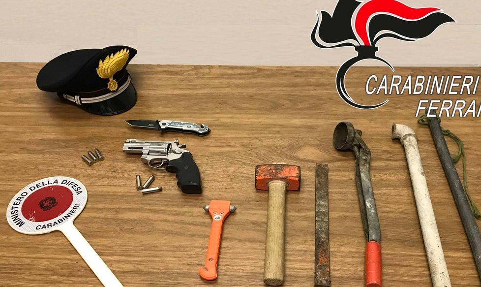 Revolver nel borsello E scatta la denuncia 