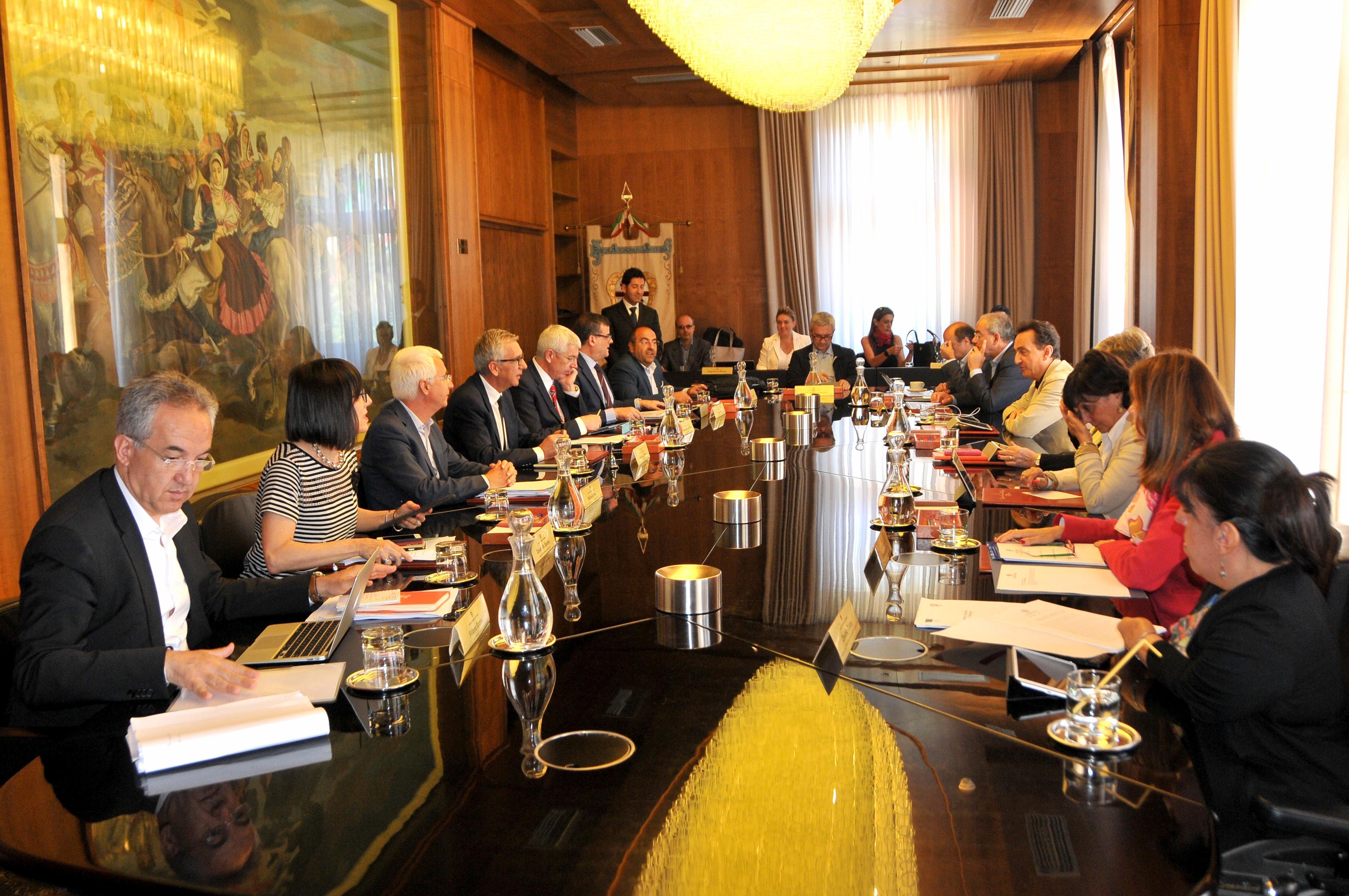 Una seduta della giunta Pigliaru (foto archivio)