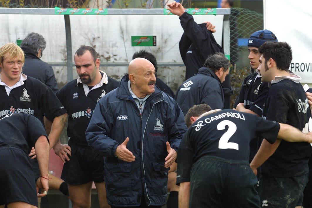 Guglielmo Prima insieme ai suoi giocatori nel 2005