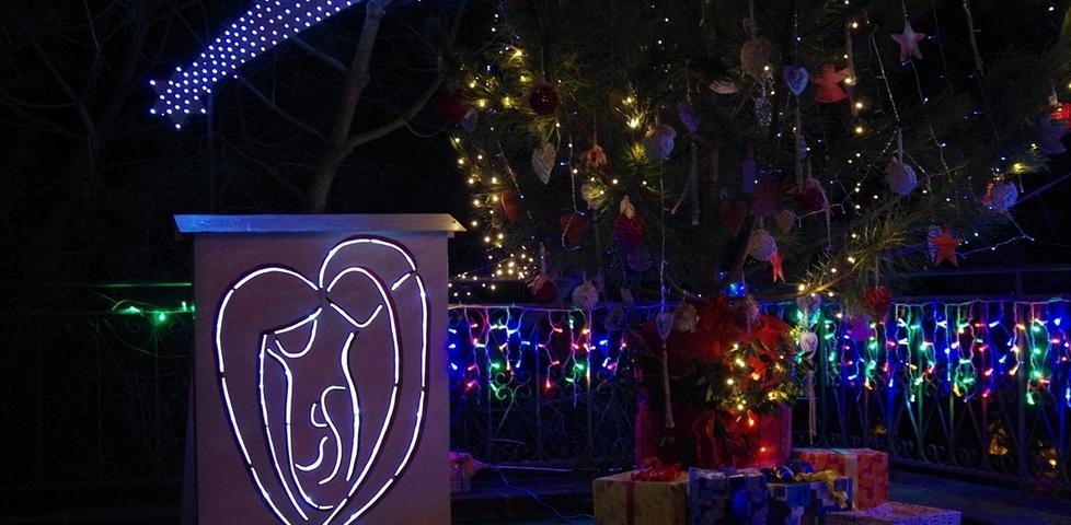 La Natività dentro un cuore: premiato il presepe più originale 