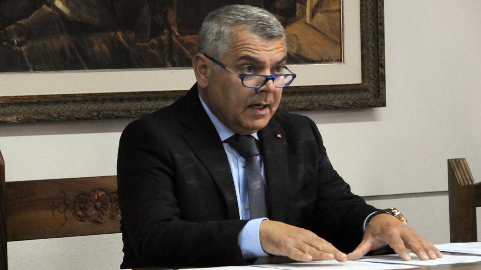 Orgosolo, scena muta di sindaco e segretaria