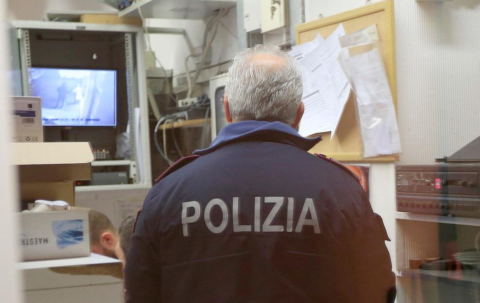 Quattro rapine con pistola in dieci giorni 