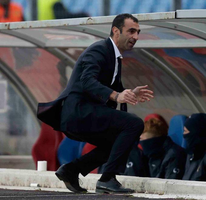 Lo striscione di un tifoso: «Forza Leo Colucci»