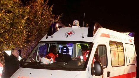Volontari Cri e un bambino restano feriti in un incidente