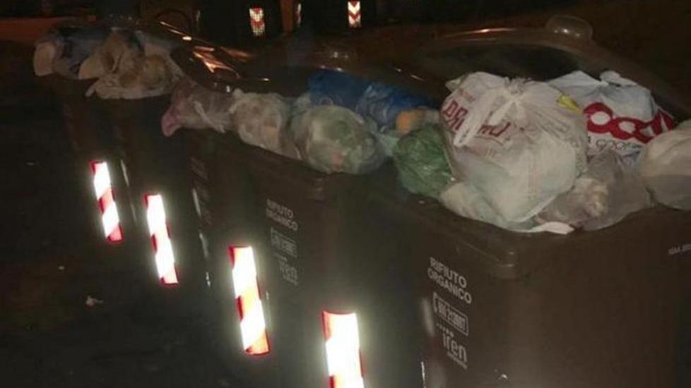 Dopo Natale i rifiuti invadono tutta la città