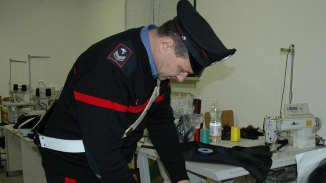 Blitz in un’azienda tessile Due lavoratori irregolari
