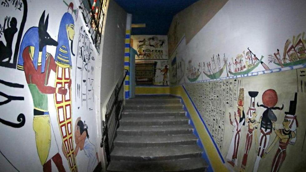 La tomba di un faraone e l'Antico Egitto ricostruito nel sottoscala della scuola Carducci