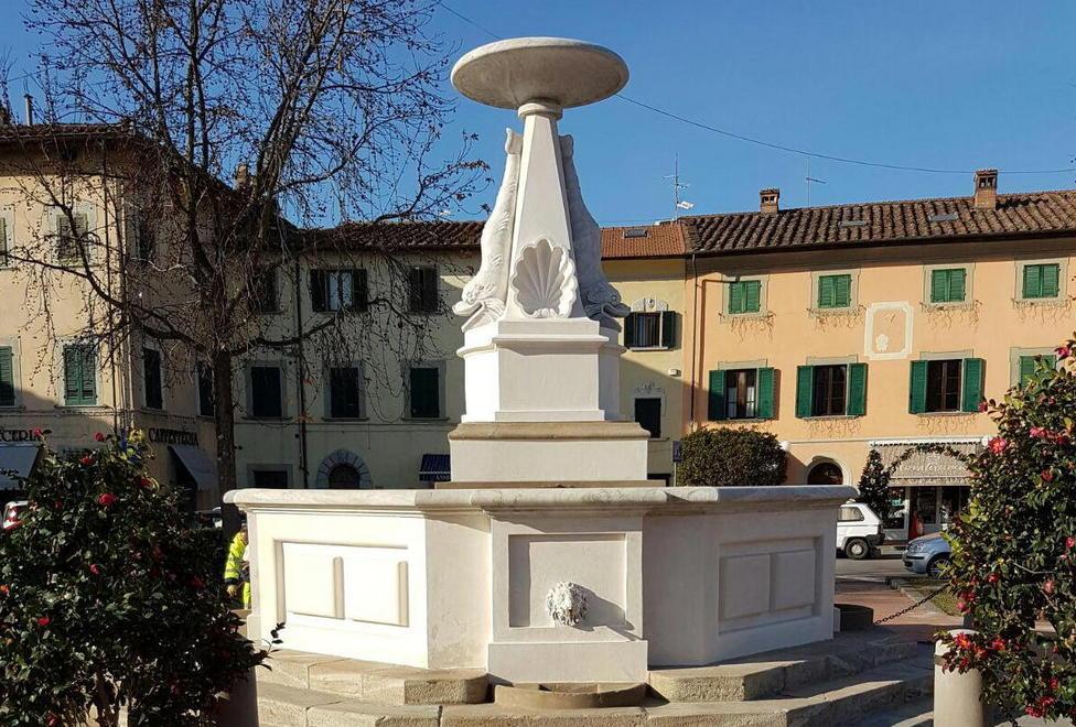 Fontana restaurata grazie a Toscana Pallets