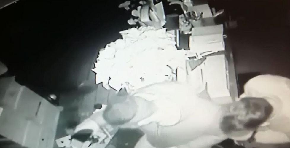 Raid alla Grotta per rubare il fondo cassa 