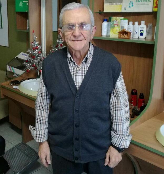 Chiude la bottega dopo 52 anni il barbiere Silvio Gualerci