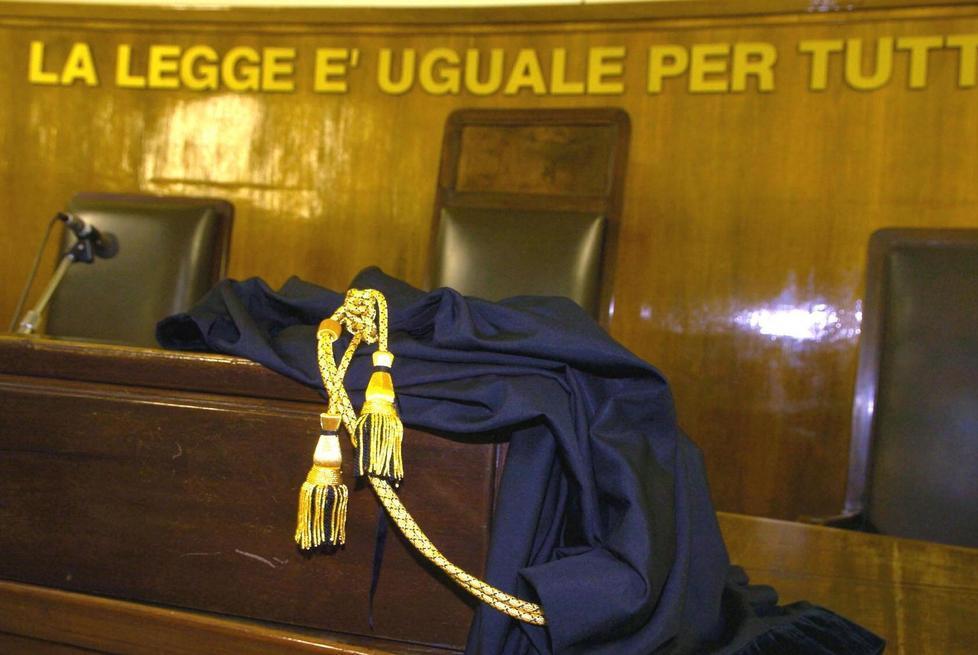 Ruba ricettario e compra metadone Patteggia la pena