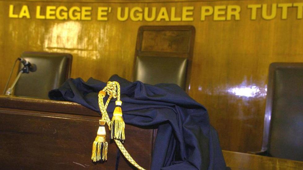 Ruba ricettario e compra metadone Patteggia la pena