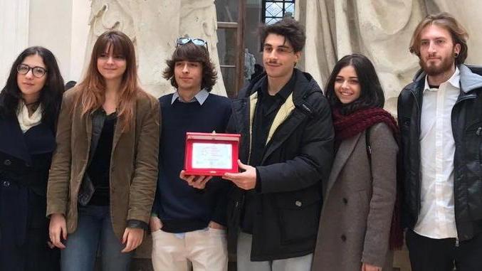 Francesco e il “corto” sulle droghe che conquista la giuria regionale