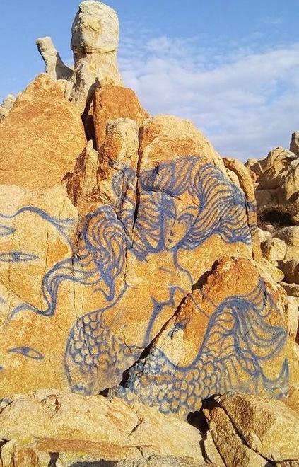 Siniscola, sfregiata una roccia a Capo Comino 
