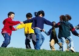 Lettura e arte nel pomeriggio speciale della biblioteca 