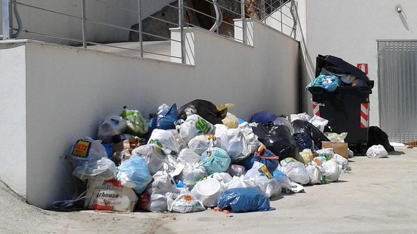 Raccolta rifiuti, è guerra tra Comune e ditta appaltatrice