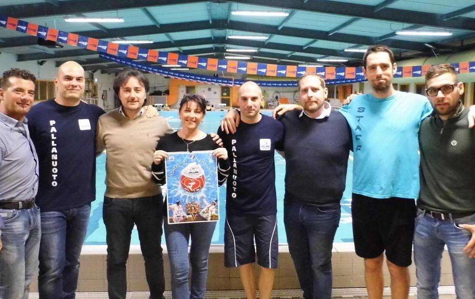 Tutti in piscina, anche i clown 