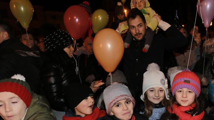 Si brucia il Vecchio Anno per dare il benvenuto alle speranze del 2017