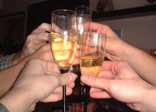Il brindisi tradizionale per Capodanno