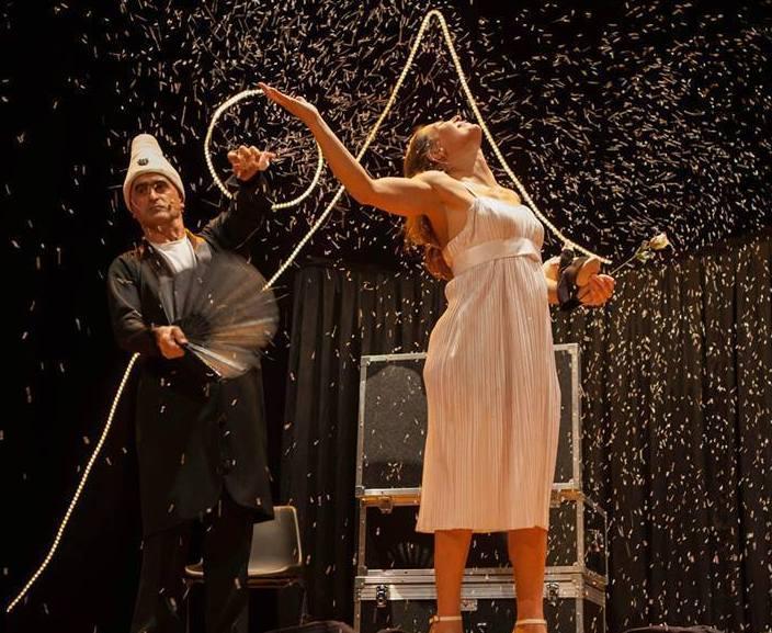 Con “Makkeroni a Capodanno” la mezzanotte si aspetta ridendo