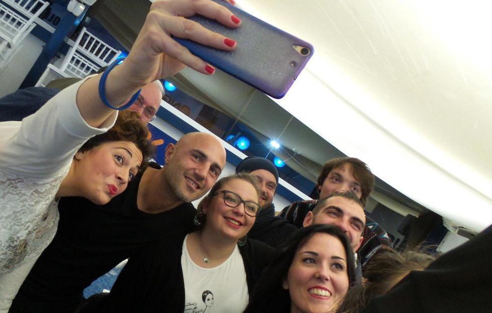 Brindisi e selfie con tecnico e capitano 