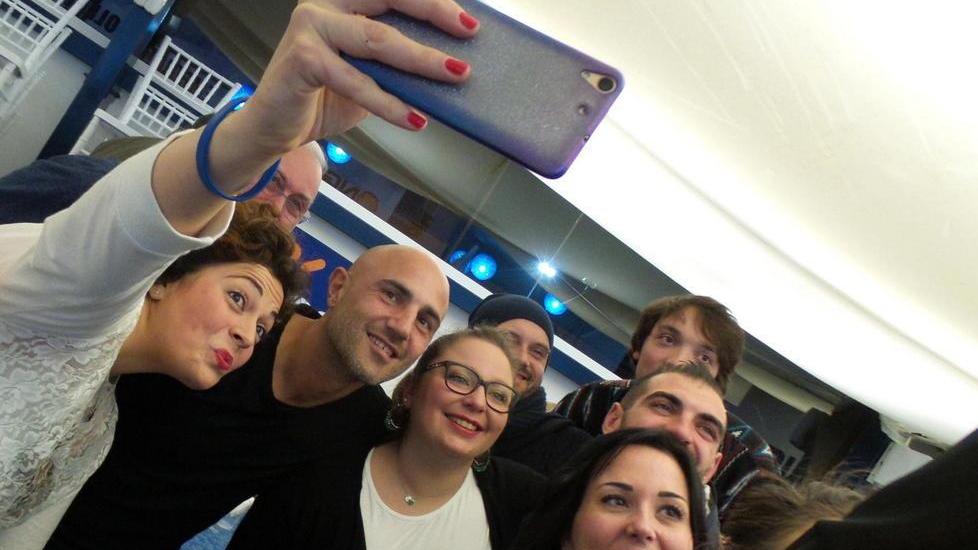 Brindisi e selfie con tecnico e capitano