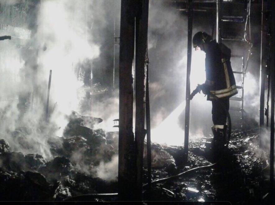 Incendio distrugge una baracca 