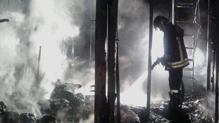 Incendio distrugge una baracca