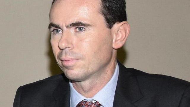 IL QUARANTENNE PRENDE LA GUIDA ALLA SUPERBANCA