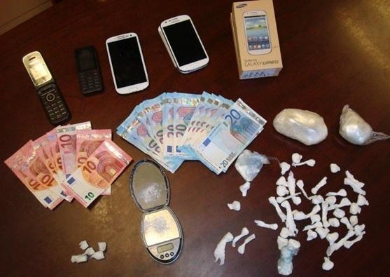 Due etti di droga e 590 euro Tre arrestati dai carabinieri