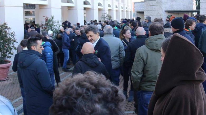 Folla per l’addio a Guglielmo Prima